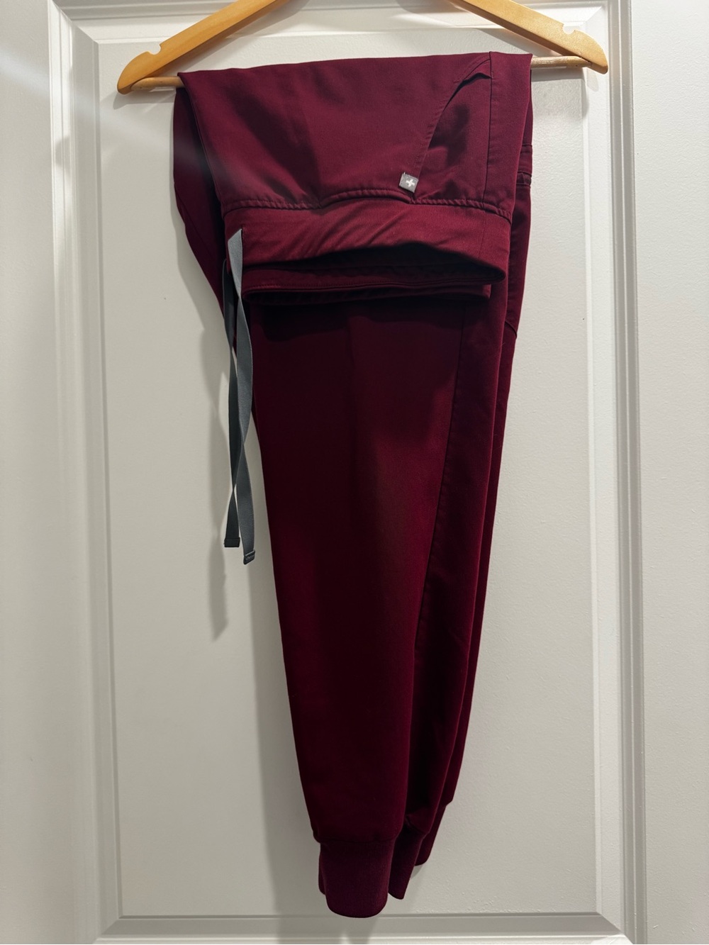 Women’s Figs Zamora Scrub Pants in Burgundy
